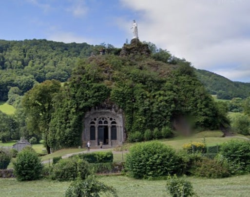 Fontanges chapelle monolithe